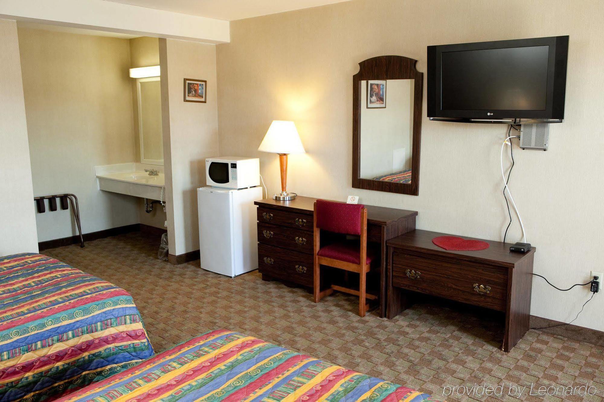 Weathervane Motor Court Ronks Room photo